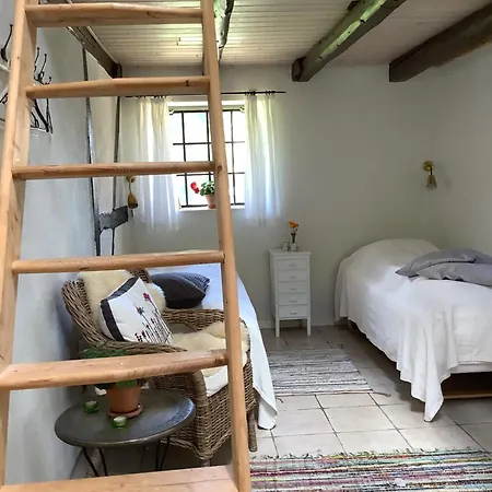 Dyrlev Bed & Breakfast 2*