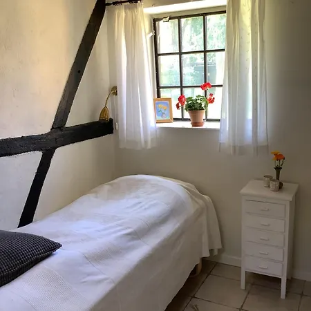 Bed & Breakfast Dyrlev 2*